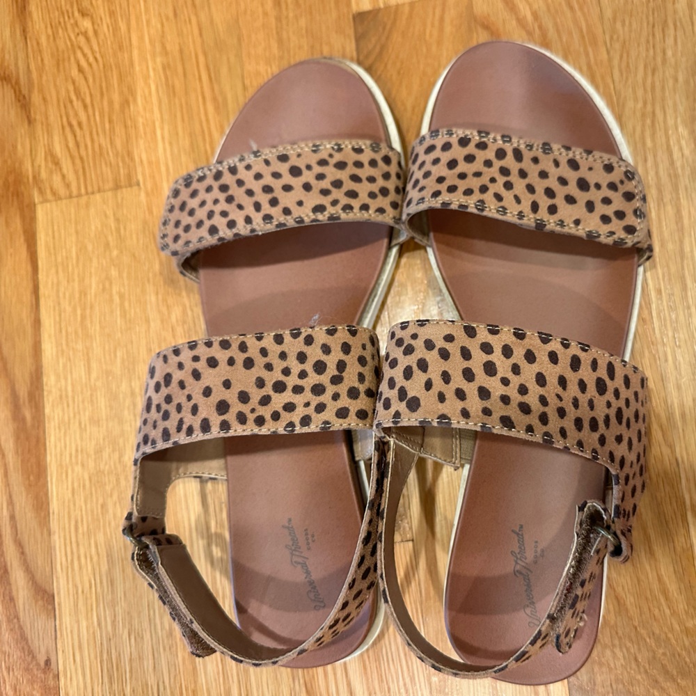Universal Thread Sandals - Size 9